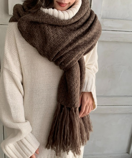 moment+（モーメントプラス）の「モヘヤタッチアクリル柄編みフリンジロングニットマフラー（マフラー・レディース・チャコールグレー/ブラック/ブラウン/ベージュ/杢グレー・FREE）」の6枚目の写真