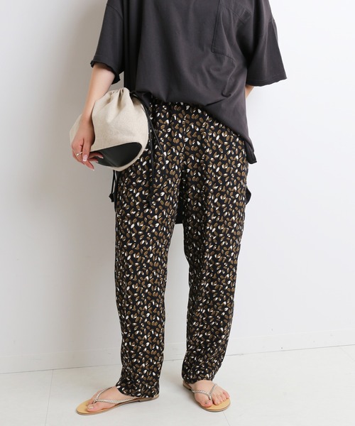 SLOBE IENA（スローブイエナ）の「ドロストイージーパンツ【ウエストゴム/手洗い可能】◆（その他パンツ・レディース・ブラック系その他/ネイビー・36/38）」の19枚目の写真