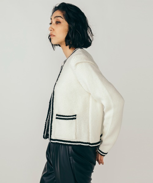 DOUBLE STANDARD CLOTHING（ダブルスタンダードクロージング）の「ビジューボタンニットジャケット（ノーカラージャケット・レディース・オフホワイト・36/38）」の2枚目の写真