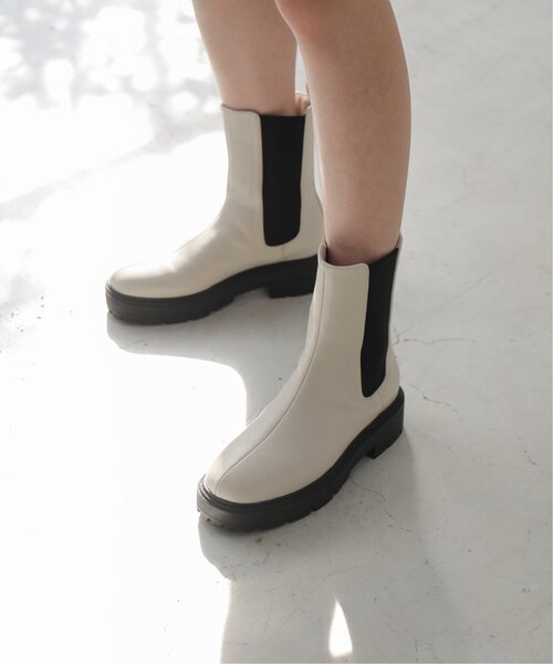 RAY CASSIN（レイカズン）の「ビガーサイドゴアブーツ（ブーツ・レディース・キナリ/ブラック・LARGE/MEDIUM）」の11枚目の写真