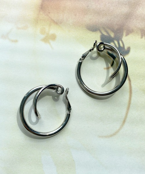 DouDou（ドゥドゥ）の「ダブルフープイヤーカフ（イヤーカフ・レディース・シルバー/ゴールド・FREE）」の2枚目の写真