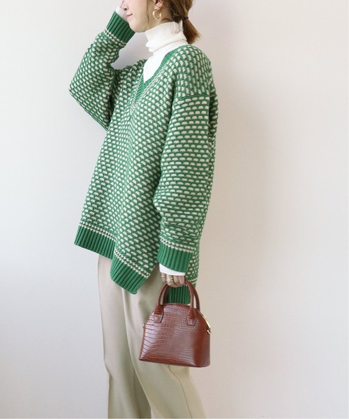 Simplicite（サンプリシテ）の「深VバイカラーKNITプルオーバー◆（ニット/セーター・レディース・ブラウン/ナチュラル/ブルー/グリーン・FREE）」の9枚目の写真