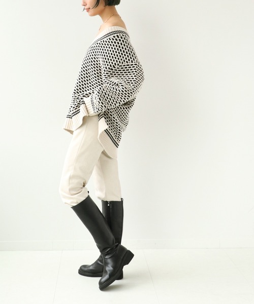 Simplicite（サンプリシテ）の「深VバイカラーKNITプルオーバー◆（ニット/セーター・レディース・ブラウン/ナチュラル/ブルー/グリーン・FREE）」の17枚目の写真