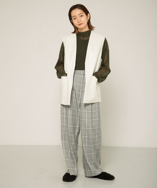 KBF(ケイビーエフ)の「フェイクレザーベスト(その他アウター・レディース・ライトグレー/ブラック・ONE)」の1枚目の写真