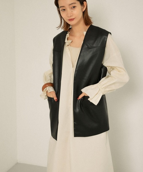 KBF(ケイビーエフ)の「フェイクレザーベスト(その他アウター・レディース・ライトグレー/ブラック・ONE)」の7枚目の写真
