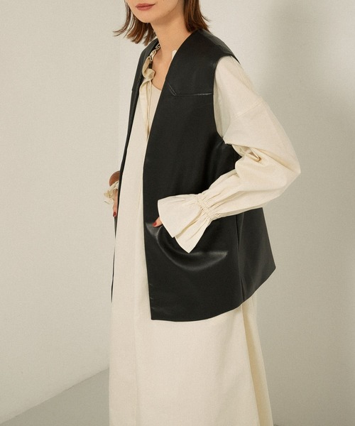 KBF(ケイビーエフ)の「フェイクレザーベスト(その他アウター・レディース・ライトグレー/ブラック・ONE)」の18枚目の写真