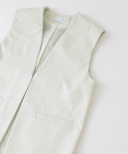 KBF(ケイビーエフ)の「フェイクレザーベスト(その他アウター・レディース・ライトグレー/ブラック・ONE)」の8枚目の写真