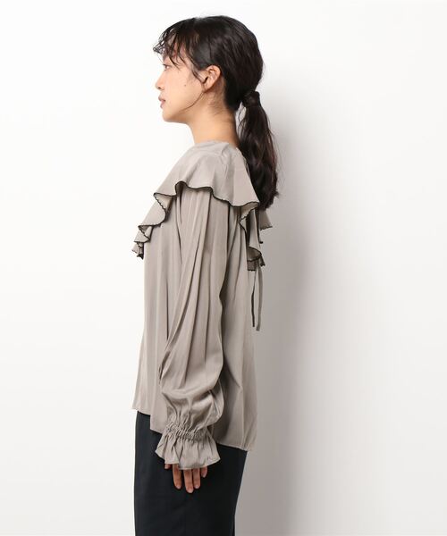 Te chichi（テチチ）の「【貴島明日香コラボ】配色刺繍フリルブラウス（シャツ/ブラウス・レディース・ブラック/ブルー/モカ・ﾌﾘ-）」の4枚目の写真