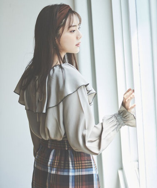 Te chichi（テチチ）の「【貴島明日香コラボ】配色刺繍フリルブラウス（シャツ/ブラウス・レディース・ブラック/ブルー/モカ・ﾌﾘ-）」の2枚目の写真