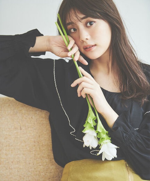 Te chichi（テチチ）の「【貴島明日香コラボ】配色刺繍フリルブラウス（シャツ/ブラウス・レディース・ブラック/ブルー/モカ・ﾌﾘ-）」の11枚目の写真