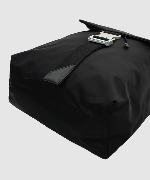 1017 ALYX 9SM（アリクス）の「OVERSIZE TANK BACKPACK（バックパック/リュック・メンズ・ブラック・ONESIZE）」の3枚目の写真