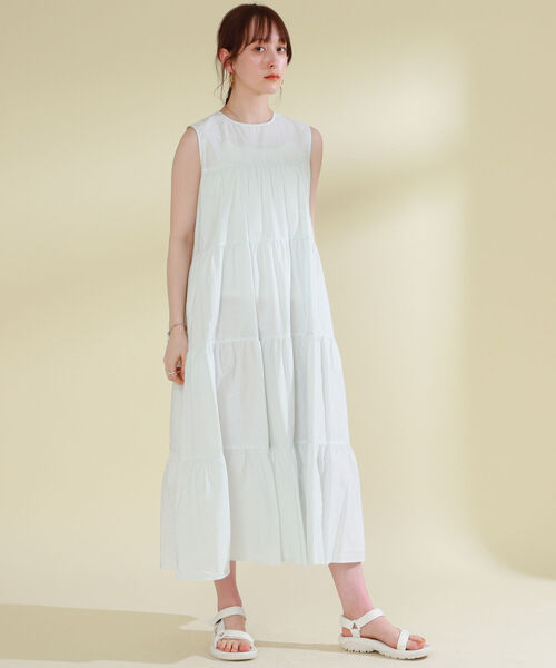 Ray BEAMS（レイビームス）の「GYMPHLEX / ノースリーブ ティアード ドレス（ワンピース・レディース・ネイビー/サックスブルー・14）」の5枚目の写真