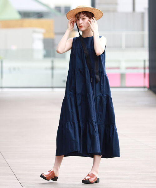 Ray BEAMS（レイビームス）の「GYMPHLEX / ノースリーブ ティアード ドレス（ワンピース・レディース・ネイビー/サックスブルー・14）」の16枚目の写真