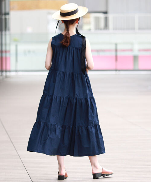 Ray BEAMS（レイビームス）の「GYMPHLEX / ノースリーブ ティアード ドレス（ワンピース・レディース・ネイビー/サックスブルー・14）」の13枚目の写真
