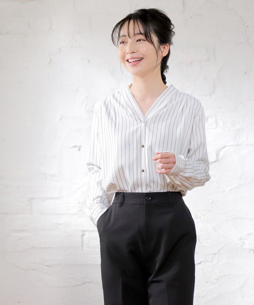 Honeys（ハニーズ）の「金釦使いブラウス（シャツ/ブラウス・レディース・ホワイト×ブラック/ホワイト/ネイビー/グレイッシュベージュ/ホワイト×ピンク・L/S/M/LL）」の2枚目の写真