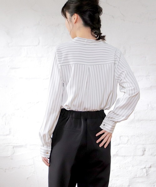 Honeys（ハニーズ）の「金釦使いブラウス（シャツ/ブラウス・レディース・ホワイト×ブラック/ホワイト/ネイビー/グレイッシュベージュ/ホワイト×ピンク・L/S/M/LL）」の11枚目の写真