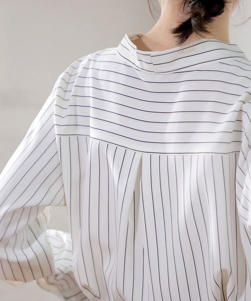 Honeys（ハニーズ）の「金釦使いブラウス（シャツ/ブラウス・レディース・ホワイト×ブラック/ホワイト/ネイビー/グレイッシュベージュ/ホワイト×ピンク・L/S/M/LL）」の16枚目の写真