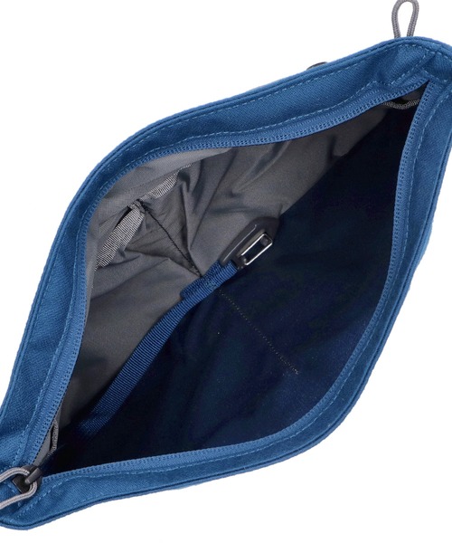 MYSTERY RANCH（ミステリーランチ）の「MYSTERY RANCH STREET MARKET ミステリーランチ ストリート マーケット ミニショルダーバッグ（ショルダーバッグ・メンズ・インディゴブルー/モスグリーン/ブラック/グリーン系カモフラージュ/ベージュ/レッド/トップグレー・FREE）」の16枚目の写真