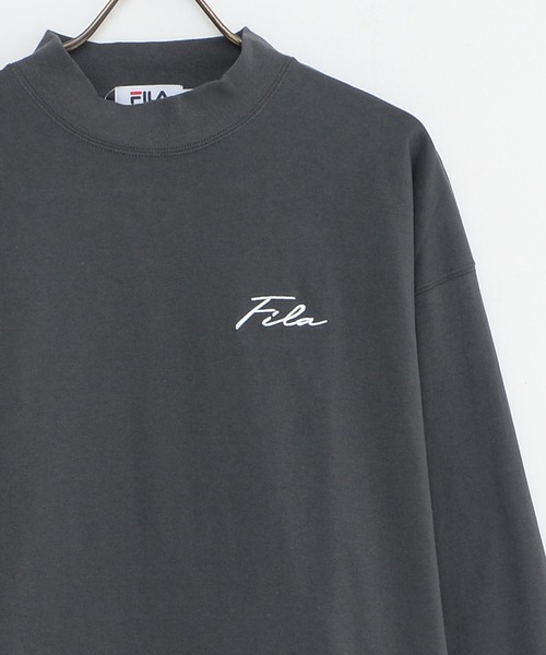 FILA（フィラ）の「【FILA/フィラ】WEB限定 別注 ワンポイント 筆記体刺繍 ビックシルエット ドロップショルダー モックネック ロンT 長袖Tシャツ（Tシャツ/カットソー・メンズ・ホワイト/チャコールグレー/ブラック/ミント・LL/M/L）」の3枚目の写真