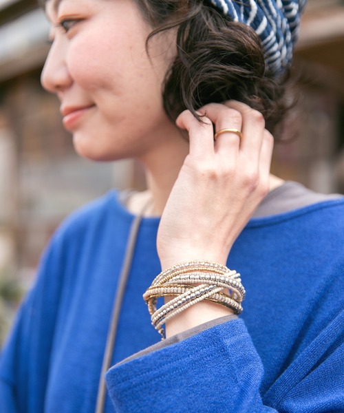 チャイハネ(チャイハネ)の「【チャイハネ】ビーズクロスバングル(バングル/リストバンド・レディース・ライトグレー/ブルー/ライトピンク・FREE)」の6枚目の写真