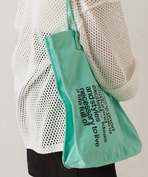 Kastane（カスタネ）の「【WEB限定カラーあり】ロゴスクエアキャンバストート（トートバッグ・レディース・サックスブルー/ブラック/イエロー/アイボリー/ピンク/オレンジ/グリーン/ブルー・FREE）」の5枚目の写真