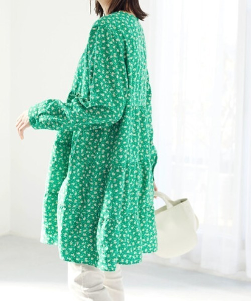 Green　Parks（グリーンパークス）の「花柄ティアードチュニック（Tシャツ/カットソー・レディース・ブラック/グリーン・FREE）」の2枚目の写真