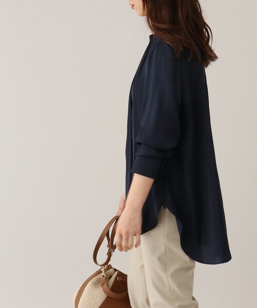 UNTITLED（アンタイトル）の「◆セーヌサテンブラウス【洗える】（シャツ/ブラウス・レディース・ネイビー/アイボリー・48/00/02/04/44）」の11枚目の写真