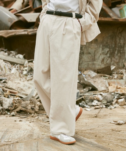 CASPER JOHN（キャスパージョン）の「Corduroy tapered wide slacks/ コーデュロイテーパードワイドスラックス（スラックス・メンズ・チャコールグレー/インディゴブルー/ナチュラル・SMALL/MEDIUM/LARGE）」の4枚目の写真