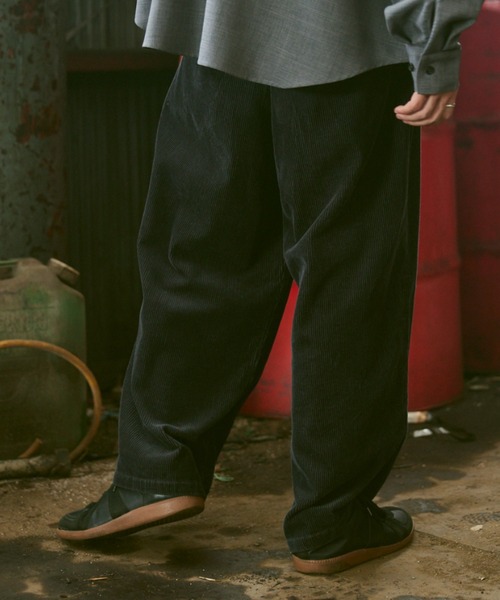 CASPER JOHN（キャスパージョン）の「Corduroy tapered wide slacks/ コーデュロイテーパードワイドスラックス（スラックス・メンズ・チャコールグレー/インディゴブルー/ナチュラル・SMALL/MEDIUM/LARGE）」の20枚目の写真