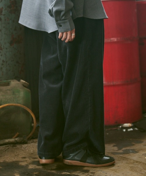 CASPER JOHN（キャスパージョン）の「Corduroy tapered wide slacks/ コーデュロイテーパードワイドスラックス（スラックス・メンズ・チャコールグレー/インディゴブルー/ナチュラル・SMALL/MEDIUM/LARGE）」の21枚目の写真