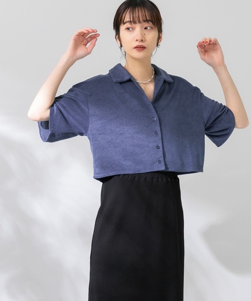 KBF（ケイビーエフ）の「クロップドパイルポロシャツ（ポロシャツ・レディース・キャメル/ブルー/ピンク・ONE）」の2枚目の写真