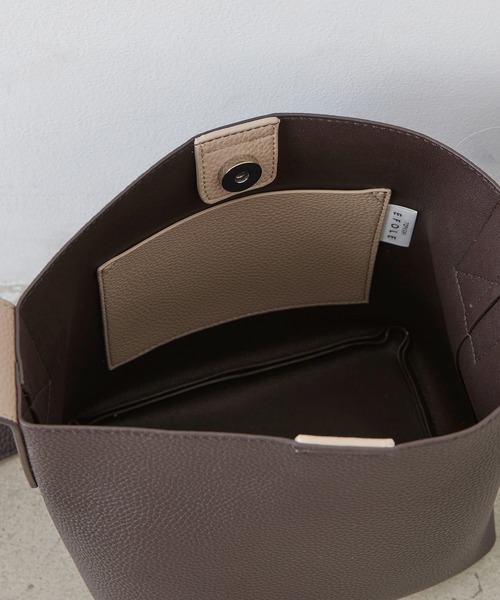 EFOLE（エフォル）の「Wide belt mini shoulder bag / ワイドベルト ミニショルダーバッグ（ショルダーバッグ・レディース・ブラック/ダークブラウン/グレイッシュベージュ・FREE）」の9枚目の写真