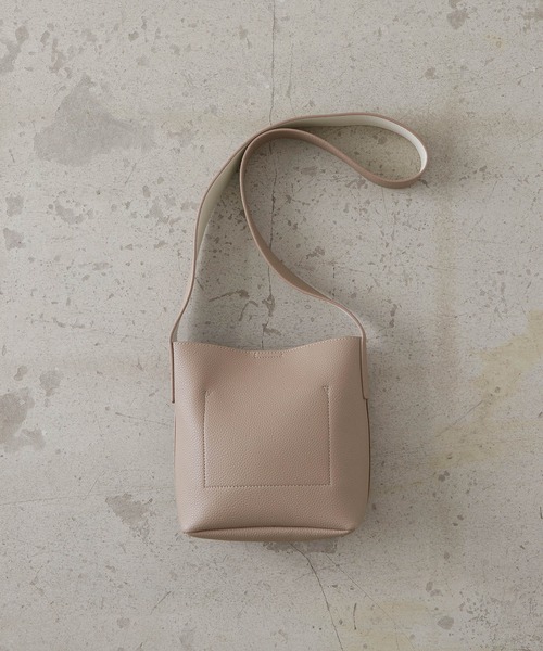 EFOLE（エフォル）の「Wide belt mini shoulder bag / ワイドベルト ミニショルダーバッグ（ショルダーバッグ・レディース・ブラック/ダークブラウン/グレイッシュベージュ・FREE）」の10枚目の写真