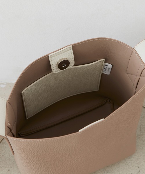 EFOLE（エフォル）の「Wide belt mini shoulder bag / ワイドベルト ミニショルダーバッグ（ショルダーバッグ・レディース・ブラック/ダークブラウン/グレイッシュベージュ・FREE）」の12枚目の写真