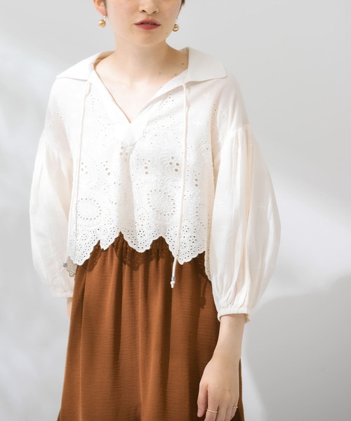 KBF（ケイビーエフ）の「エンブロイダリーショートプルオーバー（シャツ/ブラウス・レディース・ブルー/チャコールグレー/アイボリー・ONE）」の8枚目の写真