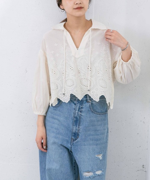 KBF（ケイビーエフ）の「エンブロイダリーショートプルオーバー（シャツ/ブラウス・レディース・ブルー/チャコールグレー/アイボリー・ONE）」の4枚目の写真