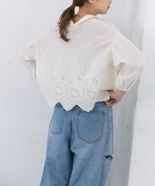 KBF（ケイビーエフ）の「エンブロイダリーショートプルオーバー（シャツ/ブラウス・レディース・ブルー/チャコールグレー/アイボリー・ONE）」の21枚目の写真