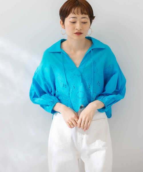 KBF（ケイビーエフ）の「エンブロイダリーショートプルオーバー（シャツ/ブラウス・レディース・ブルー/チャコールグレー/アイボリー・ONE）」の5枚目の写真