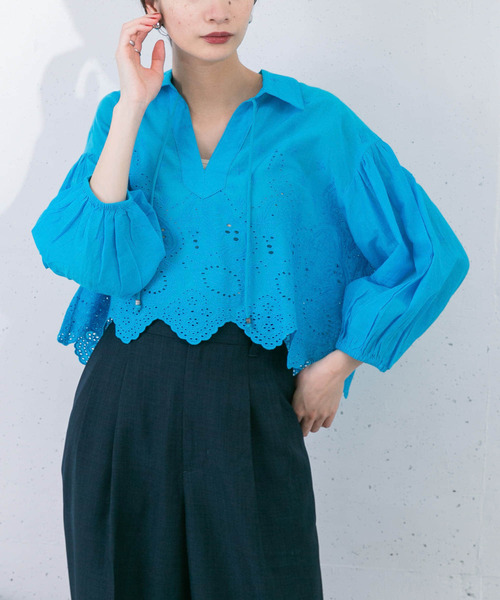 KBF（ケイビーエフ）の「エンブロイダリーショートプルオーバー（シャツ/ブラウス・レディース・ブルー/チャコールグレー/アイボリー・ONE）」の10枚目の写真