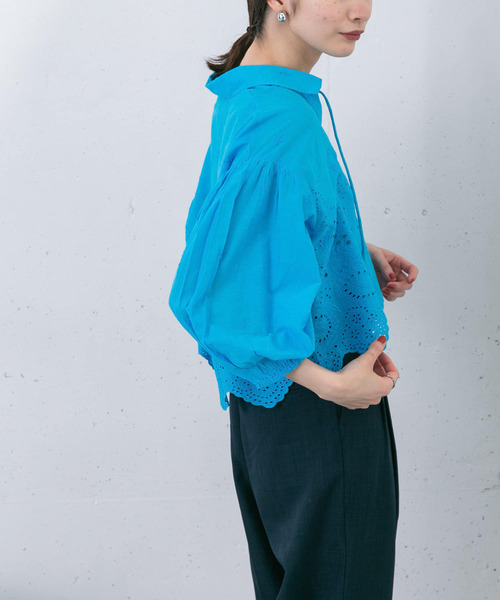 KBF（ケイビーエフ）の「エンブロイダリーショートプルオーバー（シャツ/ブラウス・レディース・ブルー/チャコールグレー/アイボリー・ONE）」の19枚目の写真