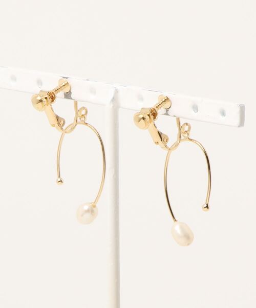 Q(キュー)の「パールスケールイヤリング(イヤリング・レディース・ゴールド・ONE SIZE)」の3枚目の写真