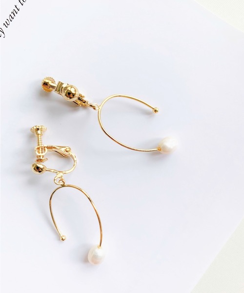 Q(キュー)の「パールスケールイヤリング(イヤリング・レディース・ゴールド・ONE SIZE)」の1枚目の写真