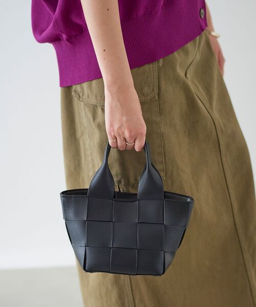 le.coeur blanc（ルクールブラン）の「メッシュ×ボア2WAYトート（トートバッグ・レディース・グレイッシュベージュ/ブラック・FREE）」の9枚目の写真