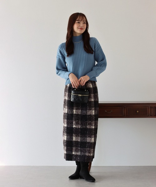 BLUEEAST(ブルーイースト)の「ハイネックリブニット(ニット/セーター・レディース・ブラック/ベージュ/ブルー/グリーン/ボルドー/ブルーグレー・MEDIUM)」の17枚目の写真