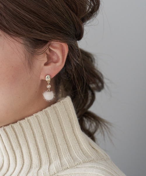 ROPE' PICNIC（ロペピクニック）の「シャギーボールミックスピアス（ピアス（両耳用）・レディース・ベージュ系その他/キナリ・FREE）」の2枚目の写真