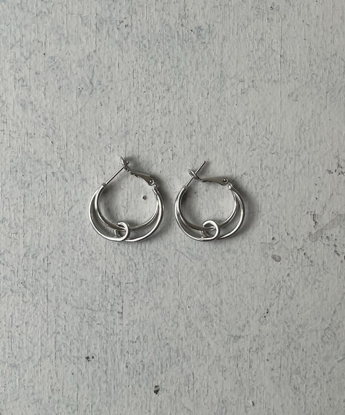 cheriella(シェリエラ)の「【cheriella】ストリングノットデザインフープピアス(ピアス(両耳用)・レディース・シルバー/ゴールド・FREE)」の6枚目の写真