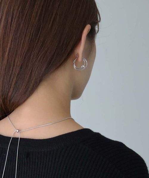 cheriella(シェリエラ)の「【cheriella】ストリングノットデザインフープピアス(ピアス(両耳用)・レディース・シルバー/ゴールド・FREE)」の5枚目の写真