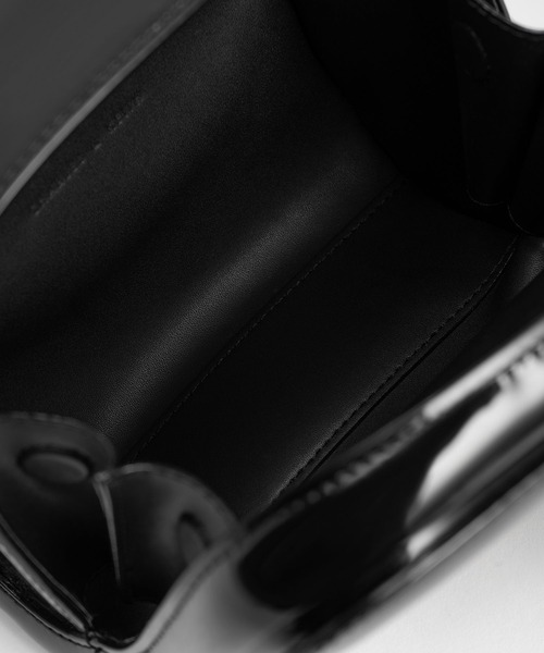 CHARLES & KEITH（チャールズ & キース）の「Lula ルラ パテントベルトバッグ（ハンドバッグ・レディース・ライトアッシュグレー/ブラック/ターコイズブルー・S）」の7枚目の写真