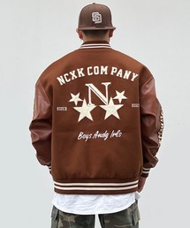 ARULE（アルール）の「A'GEM/9 × .kom『ARULE/アルール』スター柄 ワッペンデザイン 英字グラフィック スタジャン ブルゾン（ブルゾン）」