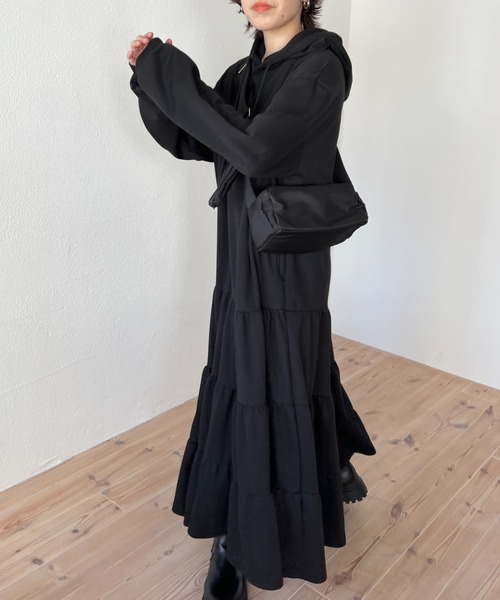 wee9s(ウィークス)の「daily sweat hoodie one piece / デイリースウェットフーディーワンピース(ワンピース・レディース・グレー/ブラック・FREE)」の4枚目の写真